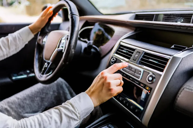 Atelier de véhicules légers près de Bazas : entretien, recharge et réparation de climatisation automobile
