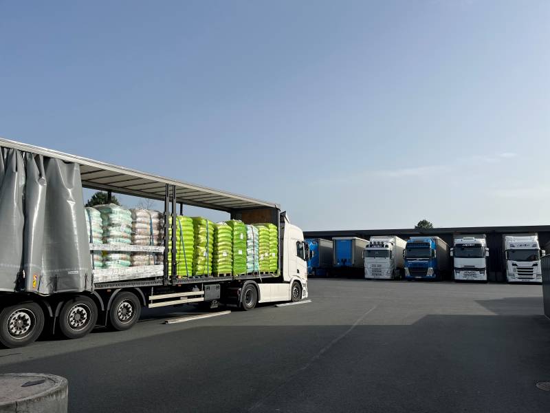 Entreprise spécialisée dans le transport de marchandises palettisées pour les professionnels sur l'axe Bordeaux-Lille